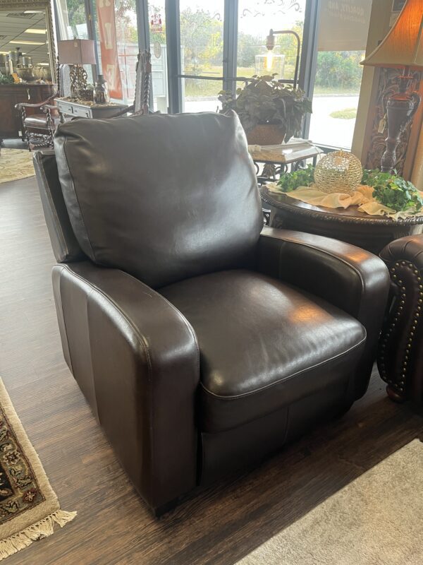 #7999 (CH1516) Leather Recliner by Bassett