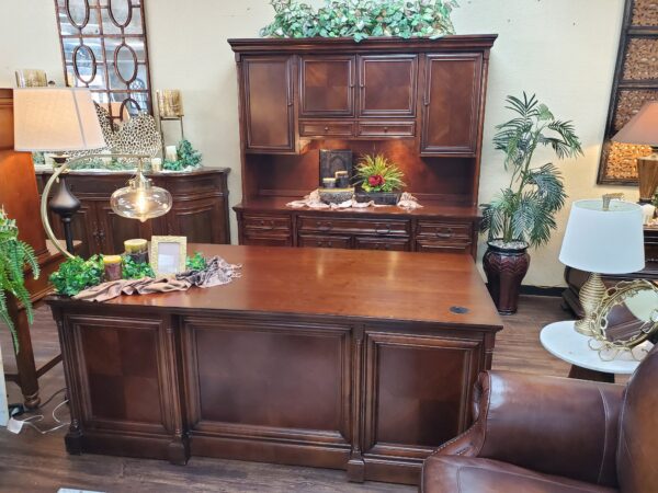 #8155 (SH2117) Executive Desk, Credenza & Hutch