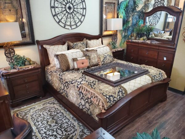 #8204 (SH2316) King Bed, Dresser, Mirror & (2) Nightstands