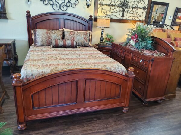 #8207 (CH2319) Queen Bed, Dresser, Mirror & Nightstand