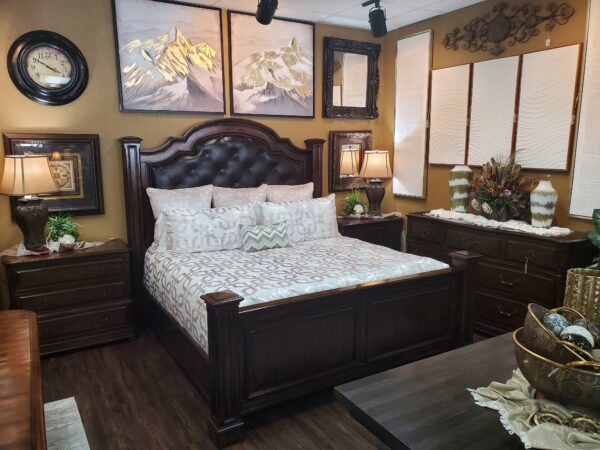 #8291 (SH2702) King Bed, Dresser & (2) Nightstands by Bernhardt